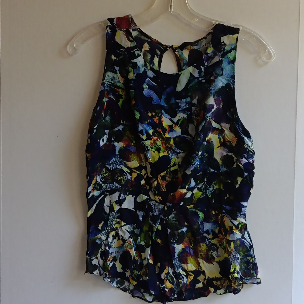 FLORAL SLEEEVLESS TOP - MULTICOLOR